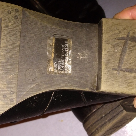 Boots - Picture 6 of 7